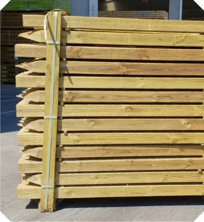 Pali in pino quadrati con punta HOLZ BRENZ srl